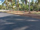 ගම්පහ කොළඹ පාරට මායින්ව මිරිස්වත්ත හන්දියට ලගින් ඉඩම