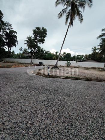ගම්පහ මිරිස්වත්ත හන්දියෙන් බිම් කොටස්, Gampaha