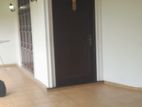ගම්පහ නගරයෙන් නිවසක්