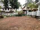 ගම්පහ ඔරුතොට පාරෙන් පර්චස් 19.8ක වටිනා බිම්කොටසක්