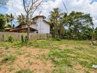 ගම්පහ ඔරුතොට පාරෙන් වටිනා බිම්කොටසක් / DU 12497