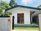 ගම්පහ - යක්කල පාරට ඉතා ආසන්න අලුතින්ම නිමකළ තනි මහල් නිවසක් විකිණීමට