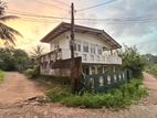 ගනේමුල්ල නගරයෙන් දෙමහල් නිවසක්