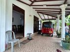 ගනේමුල්ල නගරයෙන් ඉඩමේ වටිනාකමට ගෙයක්