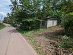 ගනේමුල්ලෙන් පර්චස් 07 ක වටිනා ඉඩම
