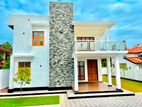 Good Nice Garden An Upstairs 5 Bed Rooms House For Sale Negombo