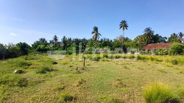 HHL1031 - Lake View Land for Sale in Arayampathy