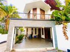 high level road luxury house for sale in pannipitiya