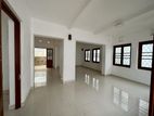 HL38470 - 11.38 Perches House for Sale in Colombo 05