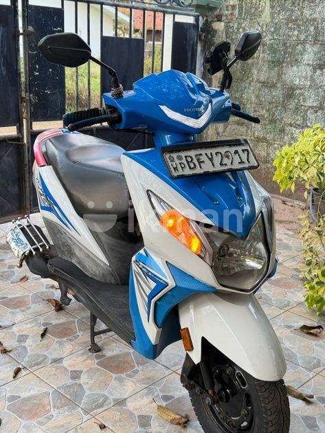 Honda Blue Dio Scooty Honda Dio DLX On Road Price, Specifications