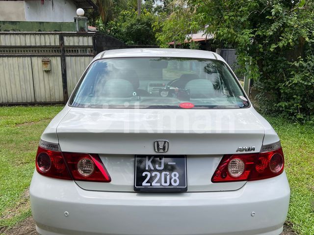 Honda Fit Aria 2007 photo 2