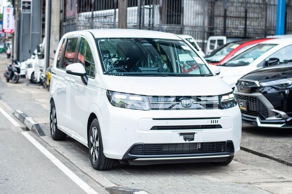 Honda Freed Air EX Hybrid 2025 for Sale in Katugastota | ikman
