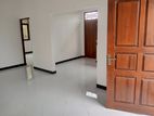 House (2nd Floor) for Rent in Makumbura