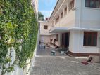 House For Rent With 11 Parkings Off Galle Road Colombo 04 [ 2170C ]