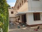 House For Rent With 11 Parkings Off Galle Road Colombo 04 [ 2170C ]
