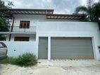 House For Sale in Athurugiriya