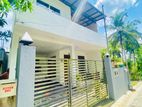 House For Sale in Oruwala Athurugiriya - 6 Perches 2200 SQFT