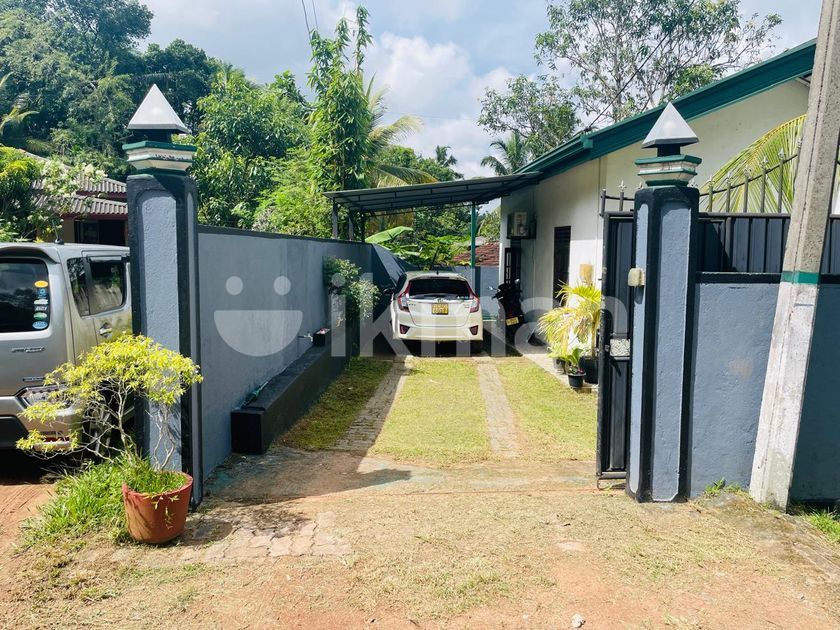 House for Sale Located just a 5-minute away from Ragama town | ikman