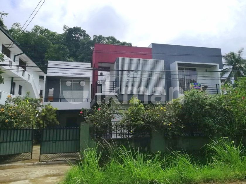 House in Kandy Peradeniya ikman
