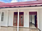 House in Mahara Kadawatha කඩවත නගරයට අදිවේගී පිවිසුමට ආසන්නව