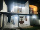 House in Panadura Prestigious Residential Neighborhood - Riverside Park