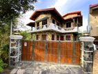 House in Talawathugoda Hokandara With a Swimming Pool