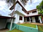 House With Ample Garden Space - Talawathugoda Hokandara South