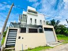 House with Office Rooftop Space – Athurugiriya