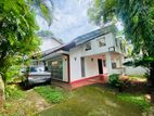 House with Studio Type Annex -Walking Distance to Parliament Rd, Kotte