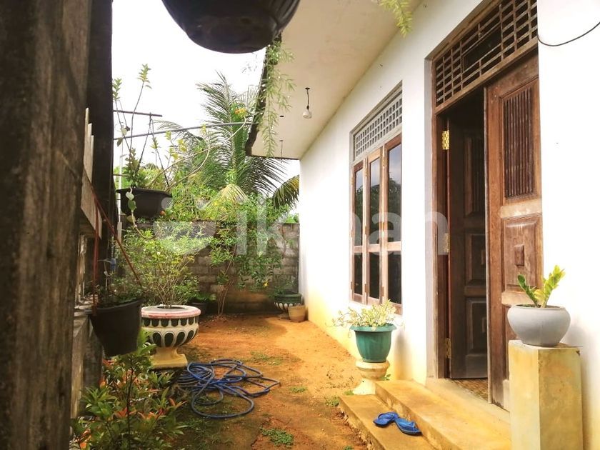 Houses for SaleMeegoda ikman