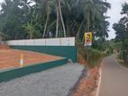 හරිත පැහැයෙන් පිරුණු සශ්‍රීක පරිසරයකින් ඉඩමක් Diyagama
