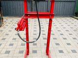 Hydraulic press machine