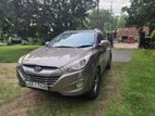 Hyundai Tucson SUV 2011