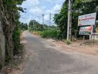 ඉබුල්ගොඩ – පියරත්න මාවතෙන් වටිනා ඉඩමක් /HS 14237