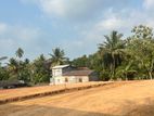ඉඩමක් විකිණීමට Makubura