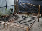 Iron Bed Trible