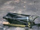 Isuzu NKR Tipper Jack