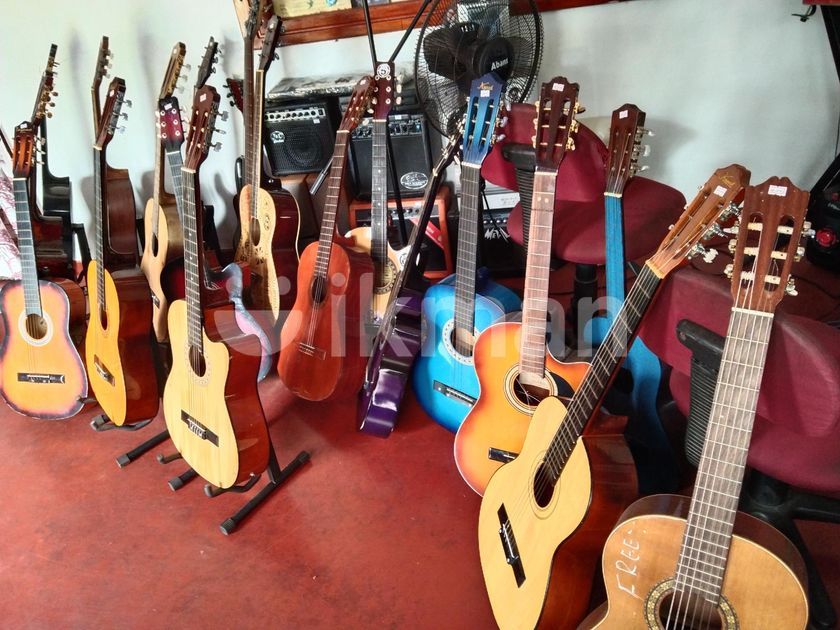 Japan used Guitar in Galle City ikman