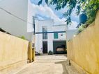 (K114) Spacious Two-Unit House for Rent in Kelaniya