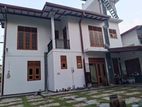 (K582) Two Storey Building Rent in Colombo-Kandy Road Yakkala