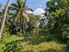 කාපට් පාරකට මායිම් පර්චස් 100 ක ඉඩමක් ඌරාපොල