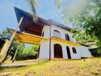 කාපට් පාරට මුහුනලා අඩක් නිම කළ අලංකාර දෙමහල් නිවසක් / CH 13129