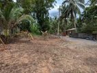 කාපට් පාරට මුහුණලා පර්චස් 48 ක වටිනා ඉඩම විකිණීමට ඌරාපොල