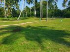 කැකනදුර බස් පාරෙන් වෙල් යායක් ලගින් ඉඩමක්