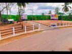 කැකනදුරෙන් ප්‍රධාන මර්ගය ලගින් ඉඩමක්