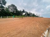 Kalagedihena නගරයෙන් ඉඩමක්