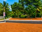 කඩවත 210 බස් පාරට ඇවිද යන දුරින් බිම්කොටස්