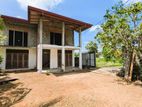 කඩවත ,මාවරමන්ඩිය නගරවලට ළඟින් ‎දෙමහල් නිවසක්