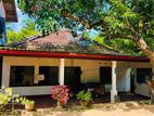 කඩවත නුවර පාරට මීටර් 300 වටිනා ඉඩමක් සමග නිවසක් ආදායම් ලබන බෝඩිම් කාමර