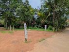 කඩවතින් අඩි 20 පාරකට මුහුනලා පර්චස් 7.3 බිම් කොටසක් KM 12628